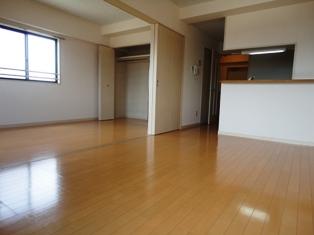 写真は反転タイプ。 洋室は窓無タイプのお部屋となります。