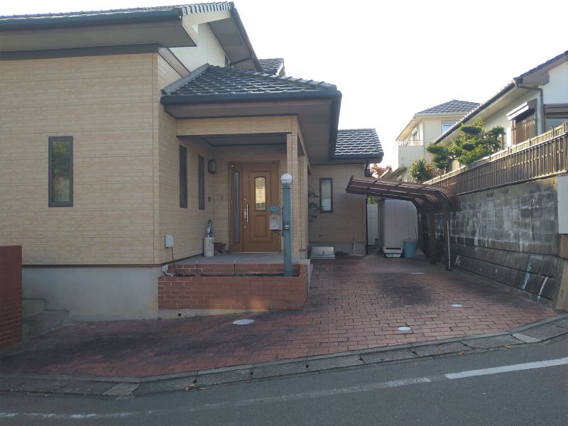 玄関、駐車場